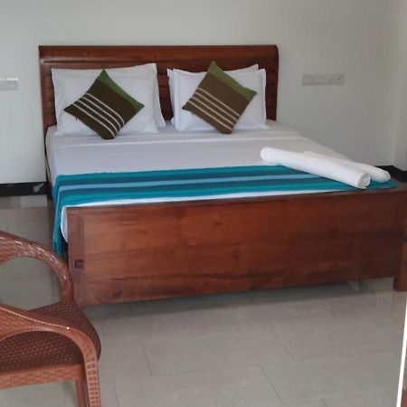 Pick & Go White House Bed & Breakfast Negombo Dış mekan fotoğraf