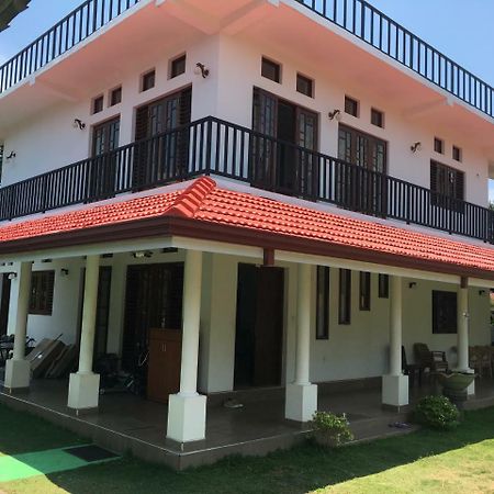 Pick & Go White House Bed & Breakfast Negombo Dış mekan fotoğraf