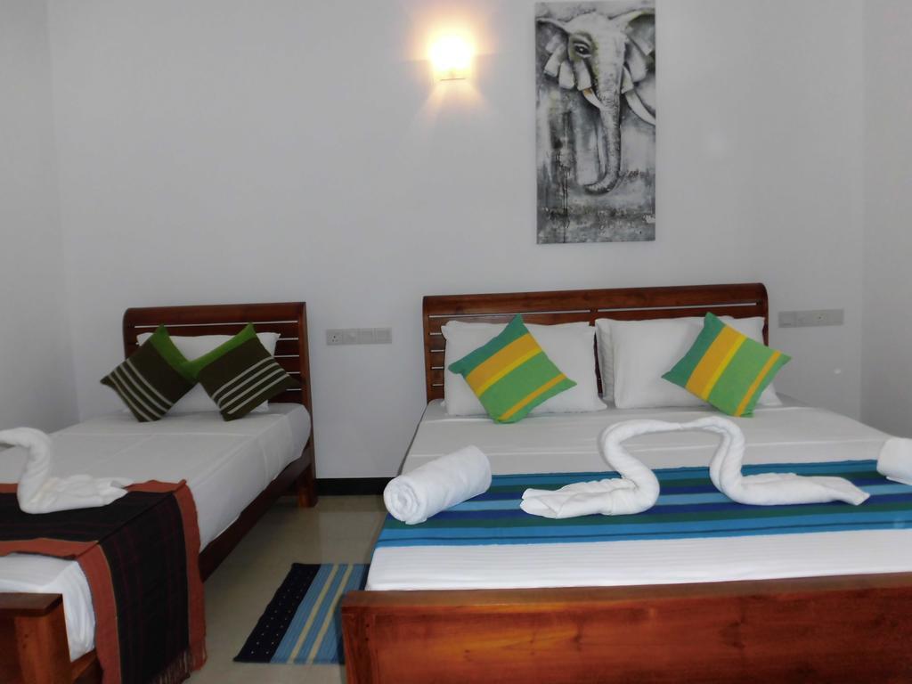 Pick & Go White House Bed & Breakfast Negombo Dış mekan fotoğraf