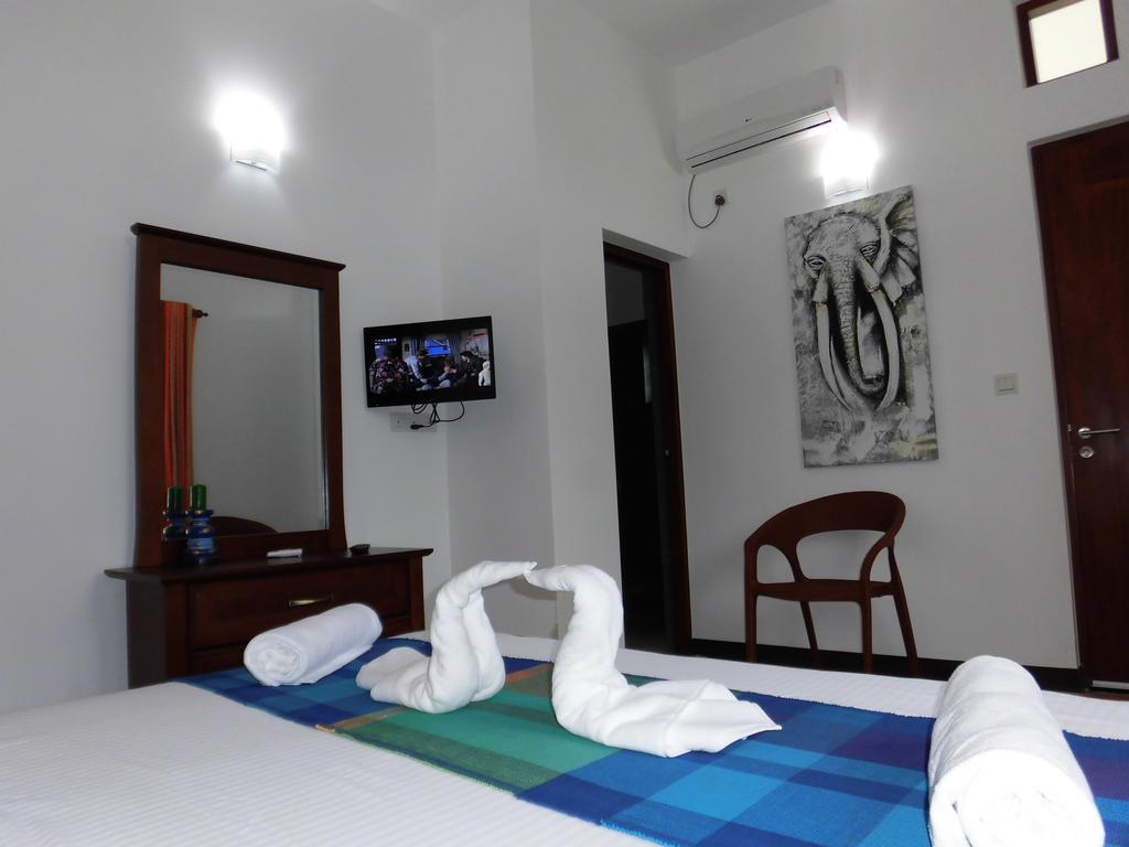 Pick & Go White House Bed & Breakfast Negombo Dış mekan fotoğraf