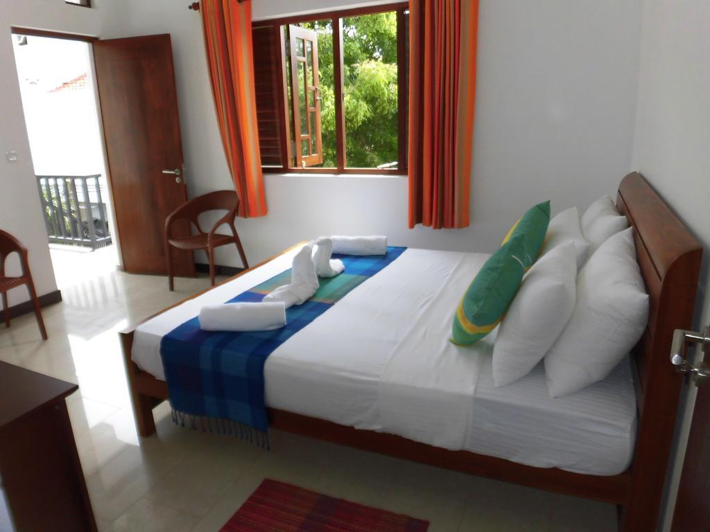 Pick & Go White House Bed & Breakfast Negombo Dış mekan fotoğraf