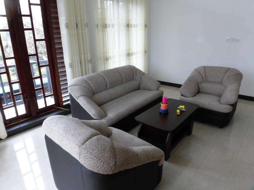 Pick & Go White House Bed & Breakfast Negombo Dış mekan fotoğraf