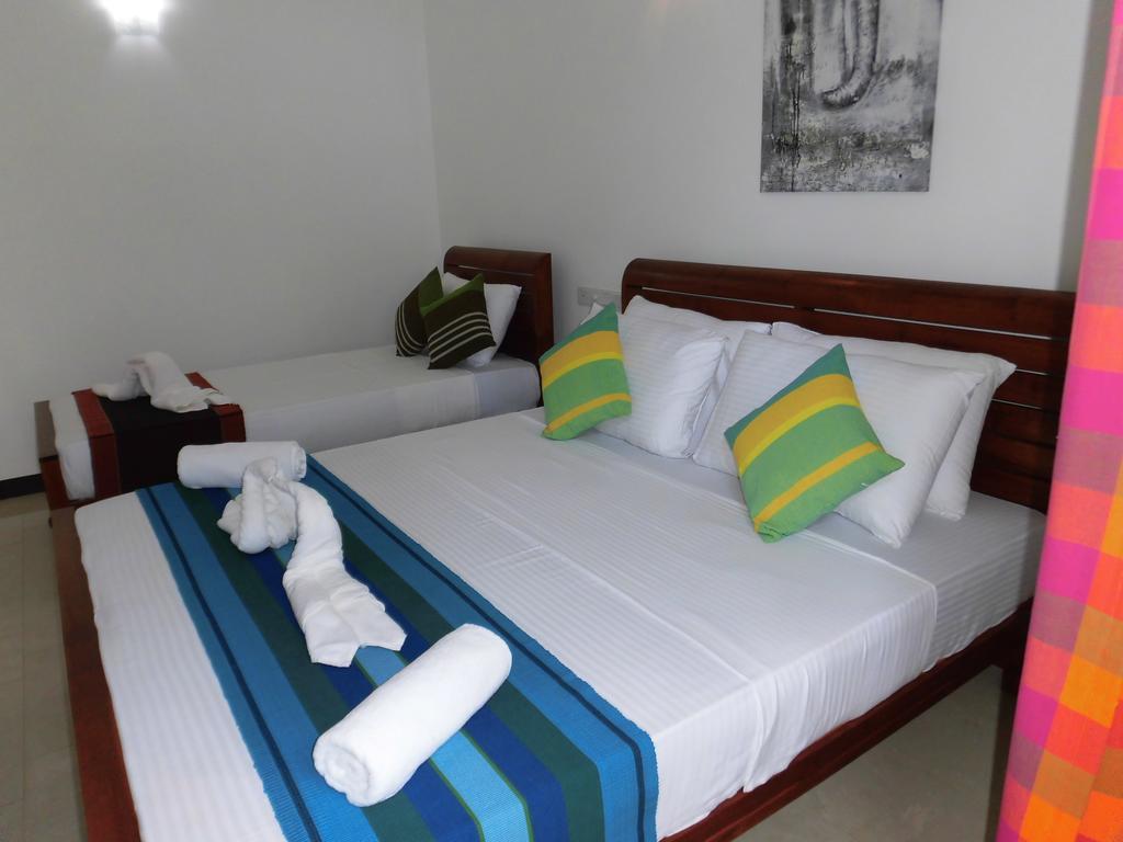 Pick & Go White House Bed & Breakfast Negombo Dış mekan fotoğraf