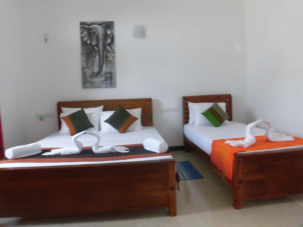 Pick & Go White House Bed & Breakfast Negombo Dış mekan fotoğraf