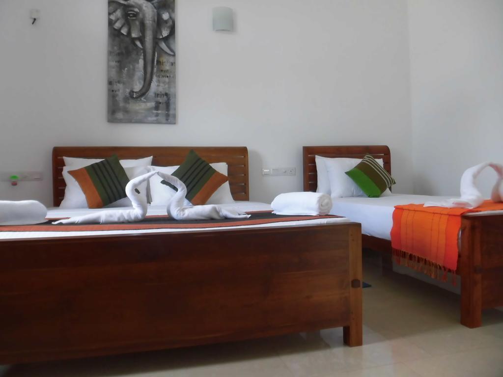 Pick & Go White House Bed & Breakfast Negombo Dış mekan fotoğraf